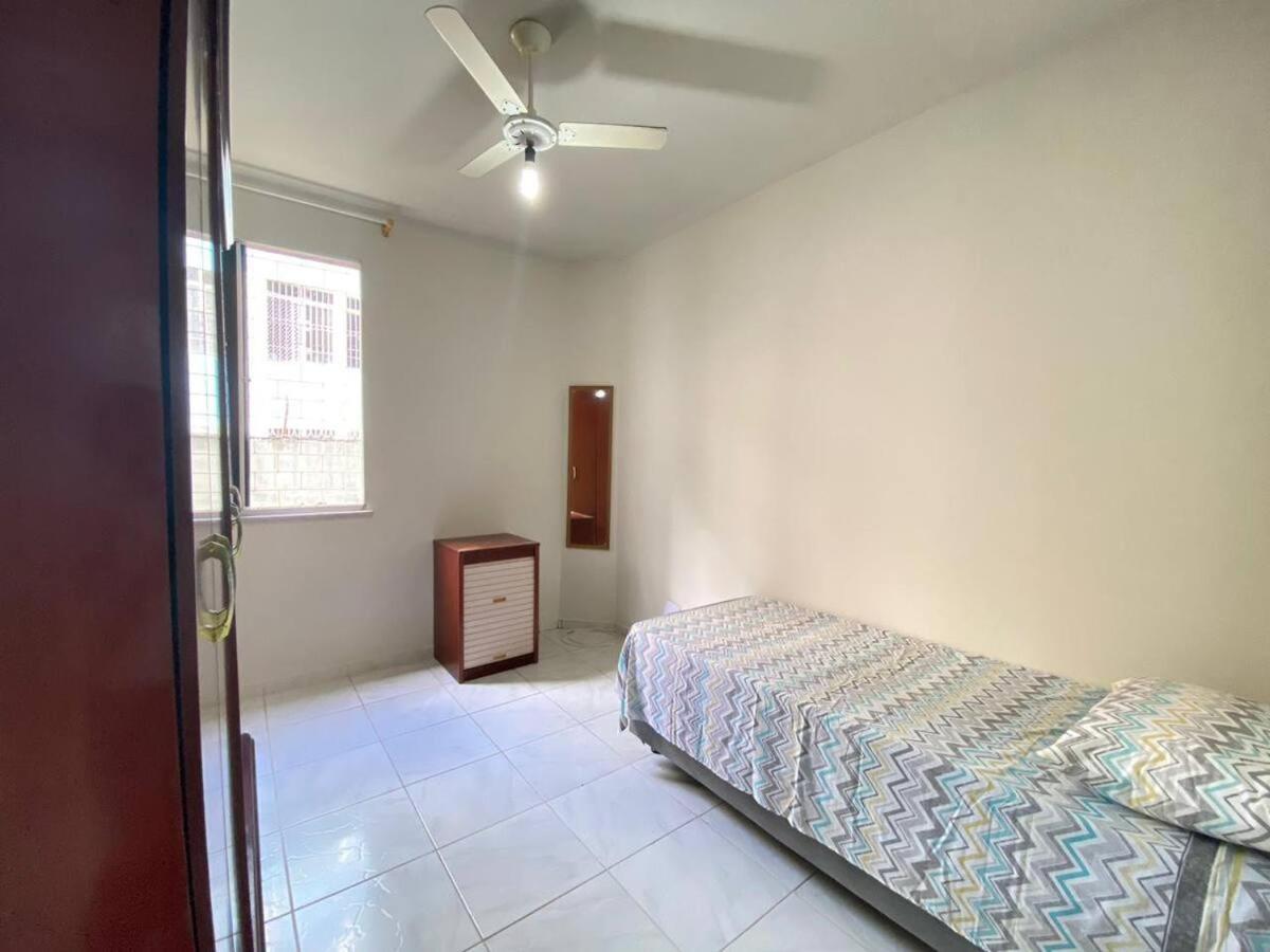 Apartamento Mobiliado Com 3 Quartos, Sendo 1 *